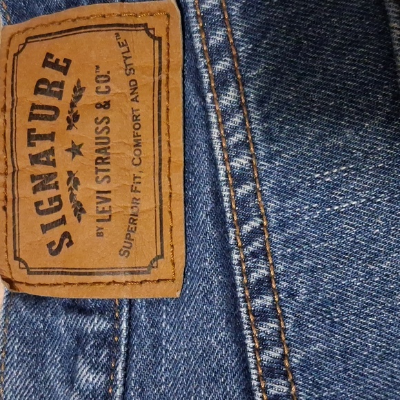 Mens Signature by Levi Strauss Relaxed Fit Blue Jeans - Picture 2 of 9